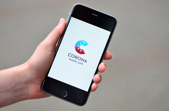 „Eine sehr milde Art des Datentrackings“ – App-Entwickler Fitzek über die deutsche Corona-Warn-App im Experten-Podcast „Klartext Corona“