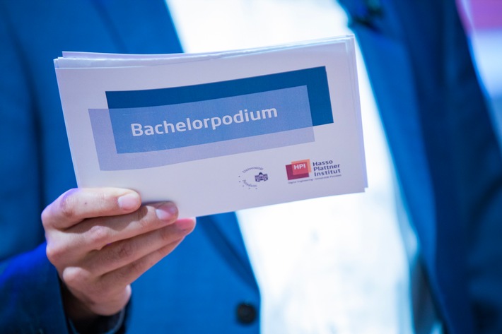 HPI-Bachelorpodium: Studierende präsentieren 13 innovative IT-Projekte