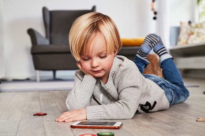 Apps für Kinder: Kein Mehrwert zur echten Welt / Durch die Pandemie verbringen Kinder mehr Zeit am Tablet. „Baby und Familie“ rät, auf die Qualität der Apps achten