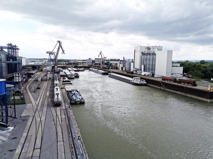 Hafen Straubing-Sand trotzt Corona / Keine Auswirkungen auf Umschlagszahlen dank resilienter Ansiedlerfirmen