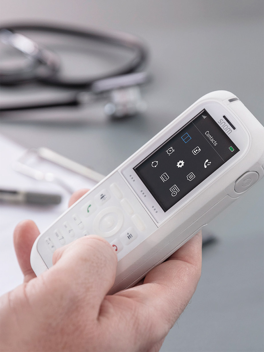 Für Klinik und Pflege: DECT-Handset M90 von Snom mit antimikrobieller Oberfläche