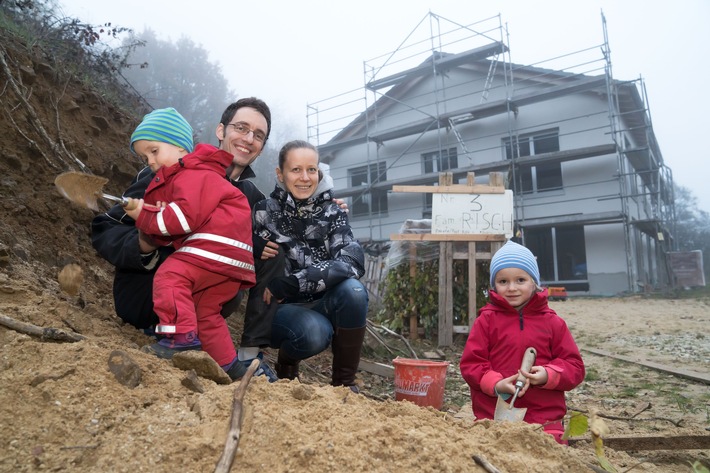 „37°“-Reportage im ZDF begleitet junge Familien beim „Wagnis Hausbau“